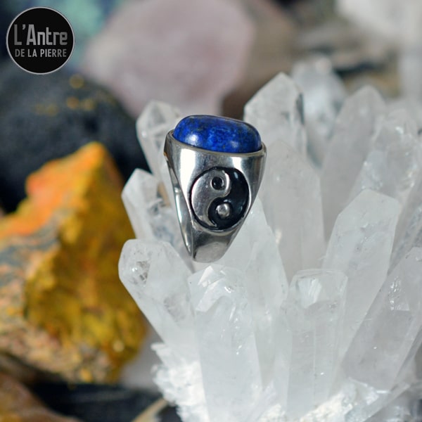 Bague avec une Belle Pierre Naturelle Lapis-Lazuli
