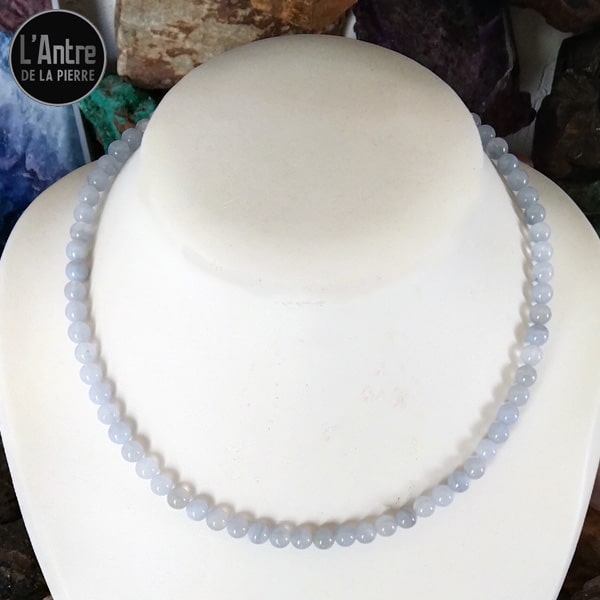 Réalisation d'un Ras de Cou en Agate Dentelle, Calcédoine Bleue ou encore