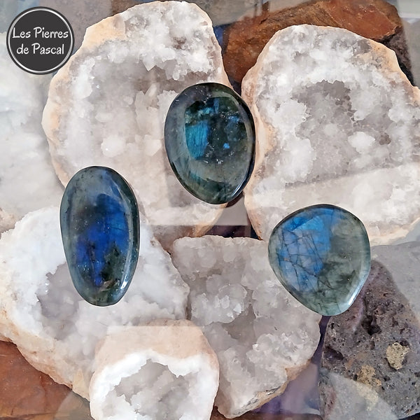 Galet Labradorite de Madagascar Grade 2A 4 cm environ N°4, 5 et 6
