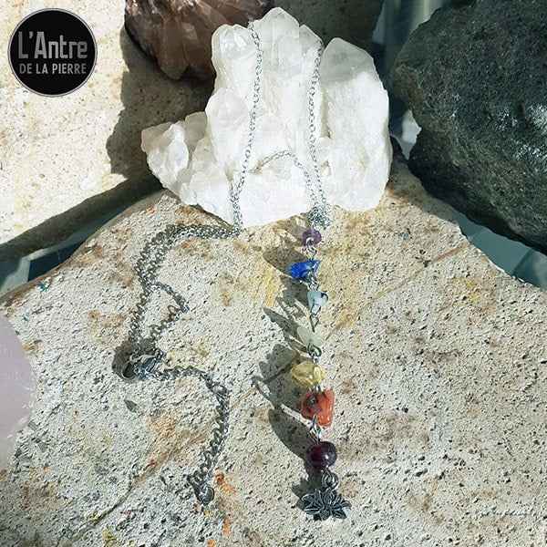 Pendentif 7 Chakras en Longueur en Métal Argenté avec des Pierres Naturelles