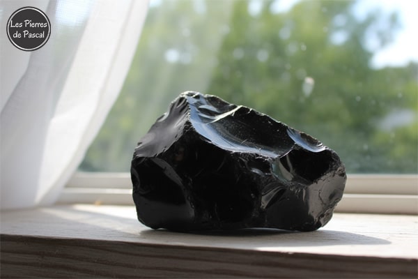 Article de blog "Propriétés, Significations et Vertus de La Pierre Obsidienne Noire | Par Pascal Artisan"