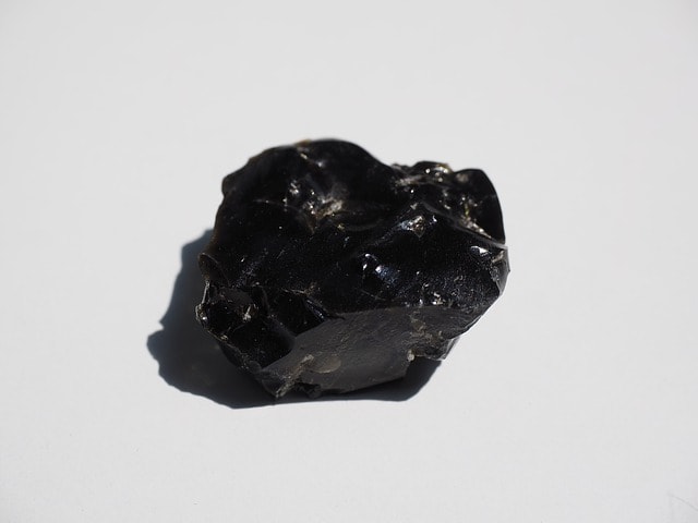 Obsidienne Noire : Propriétés, Vertus, Signification de la Pierre -  Lithothérapie 