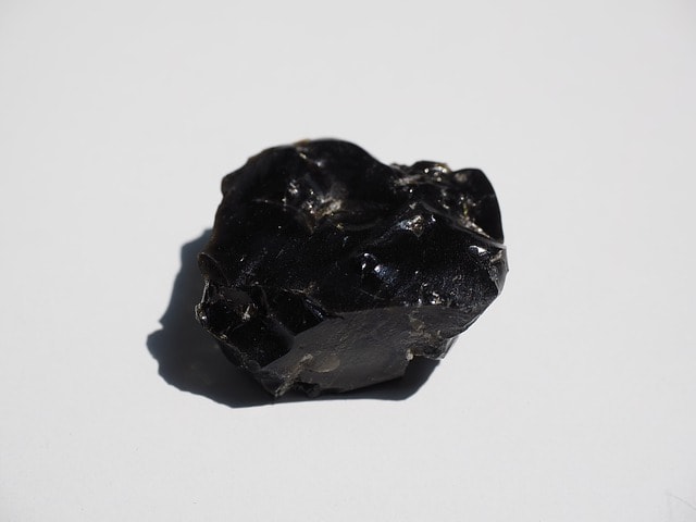 Vertus et Propriétés de L'Obsidienne
