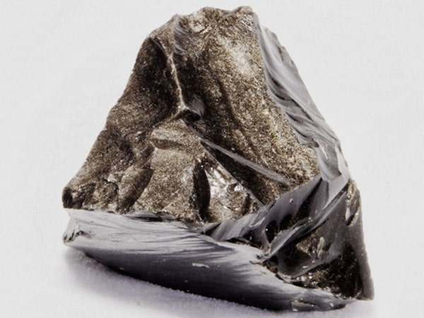 Vertus et Propriétés de L'Obsidienne Dorée