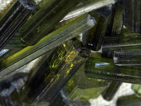 Propriétés, Significations et Vertus de la Tourmaline Verte ou Verdelite