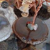 Grand Arbre de 12 cm en Fil de Cuivre avec des Pépites de Citrine et un Socle en Tranche d'Agate Grise ou Marron
