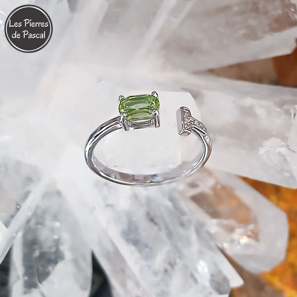 Bague Ajustable en Argent Sterling 925 et Du Péridot Facetté Grade 3A d'Inde Tailles 6 à 8