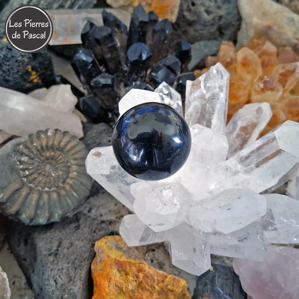 Boule de Cristal Obsidienne Noire du Mexique Grade A de 3 cm de Diamètre sur une druse de cristal
