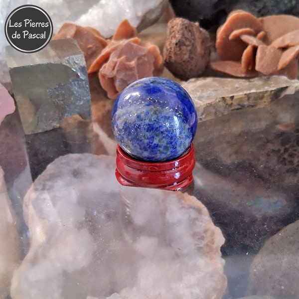 Boule de Cristal Lapis Lazuli d'Afghanistan Grade A de 3 cm sur un Socle en Bois