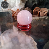 Boule de Cristal Quartz Rose sur Socle de 3 cm de Diamètre