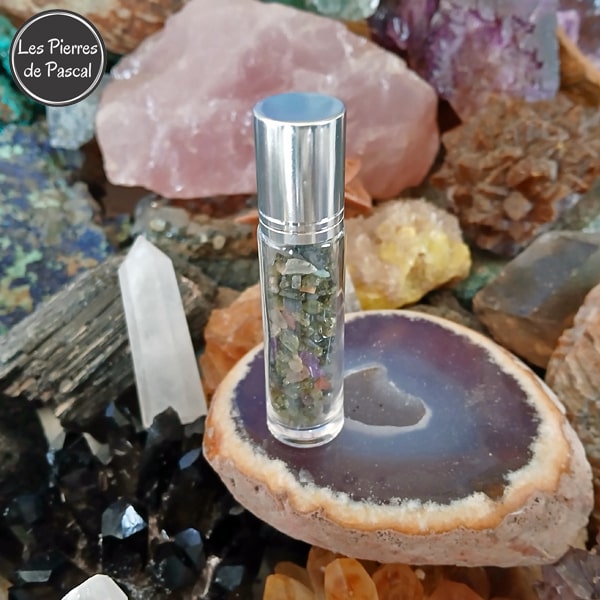 Mini Bouteille avec Applicateur pour Huile Essentielle et un Mélange de Divers Minéraux
