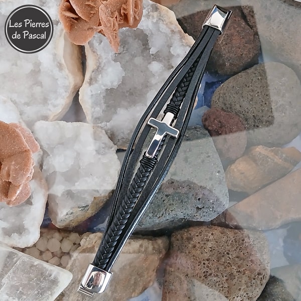 Bracelet en Cuir Noir avec une Croix Argentée en Acier Inoxydable et 3 Tailles de Poignet 18, 20 et 22 cm