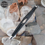Bracelet en Cuir Noir avec une Plume en Acier Inoxydable Argenté en 3 Tailles de Poignet 18, 20 et 22 cm