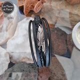 Bracelet en Cuir Noir avec une Plume en Acier Inoxydable Argenté en 3 Tailles de Poignet 18, 20 et 22 cm