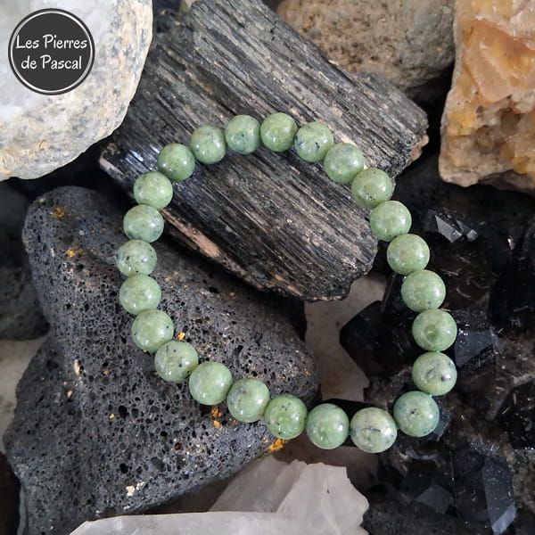 Bracelet en Jade Néphrite Vert Foncé du Canada Grade A+ Boules de 8 mm sur pierre de lave et tourmaline