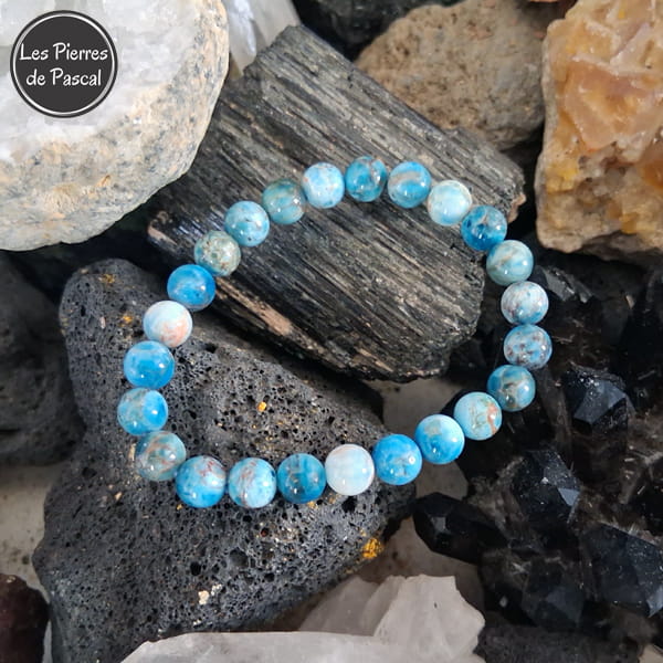 Bracelet Apatite Bleue du Sri Lanka de 8 mm de Grade B sur une pierre de lave et une tourmaline