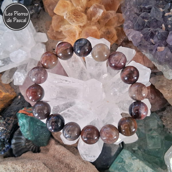 Bracelet en Bois Pétrifié (Bois Fossilisé, Bois Silicifié ou Xyloïde) des États-Unis Boules de 12 mm et de Grade A sur une druse de cristal