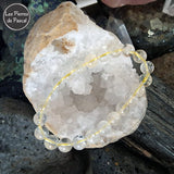 Bracelet Citrine Naturelle Claire de 8 mm de Madagascar Grade A sur une géode de quartz