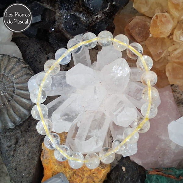 Bracelet Citrine Naturelle Claire de 8 mm de Madagascar Grade A sur une druse de cristal