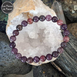 Bracelet en Lépidolite Foncée de Madagascar Qualité A Boules de 8 mm sur une géode de quartz