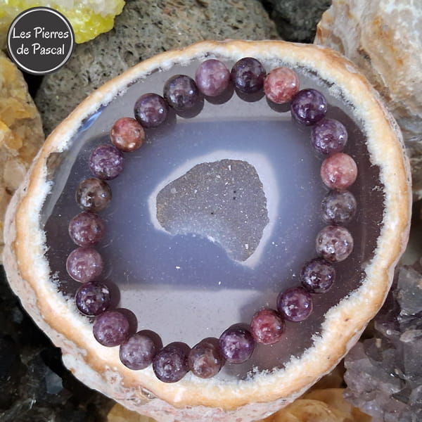 Bracelet en Lépidolite Foncée de Madagascar Qualité A Boules de 8 mm sur une tranche d'agate