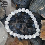Bracelet en Sélénite ou Gypse Plâtre Blanc du Maroc de Grade 3A Boules de 8 mm sur une druse de quartz fumé