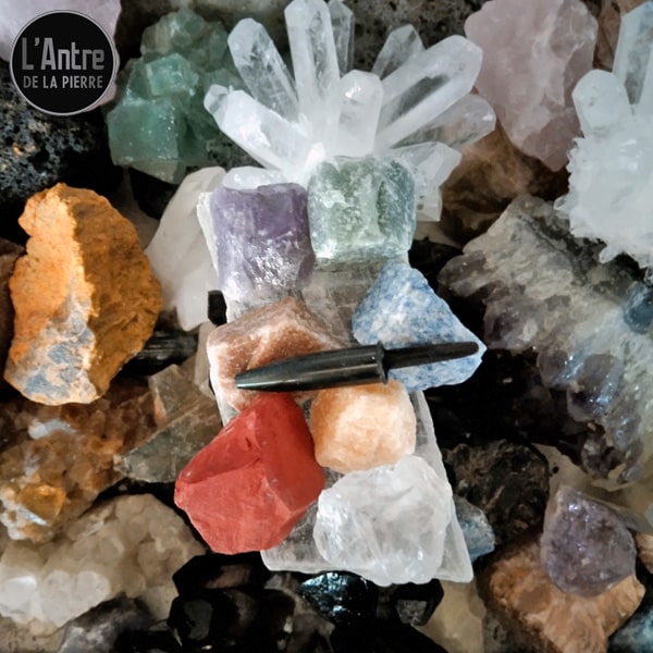 Nouveau Coffre 7 Pierres Brutes 7 Chakras avec Améthyste, Aventurine Verte, Orange et Jaune, Cristal de Roche, Jaspe Rouge et Sodalite