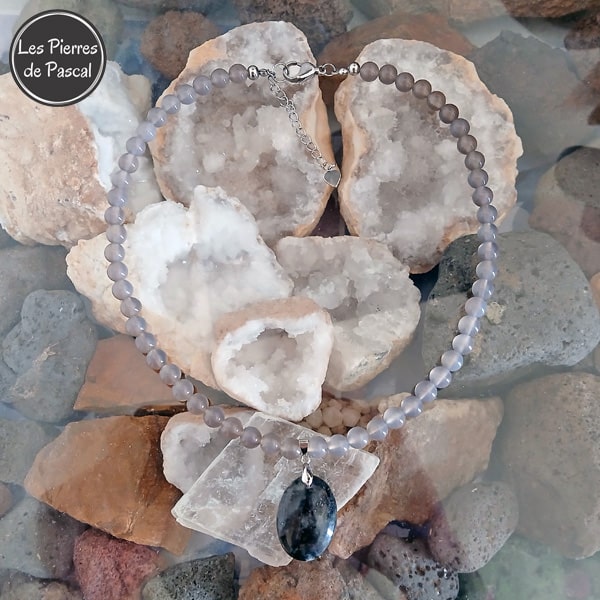 Collier Agate Grise du Brésil Grade A de 8 mm et Larvikite Ovale de Norvège de Grade A de 49 cm + 4 cm