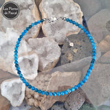 Réalisation d'un Collier Ras de Cou en Apatite Bleue Grade A+ du Sri Lanka Boules de 6 mm de 43 cm + 4 cm sur des géodes de quartz