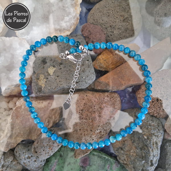 Réalisation d'un Collier Ras de Cou en Apatite Bleue Grade A+ du Sri Lanka Boules de 6 mm de 43 cm + 4 cm sur des pierres de lave