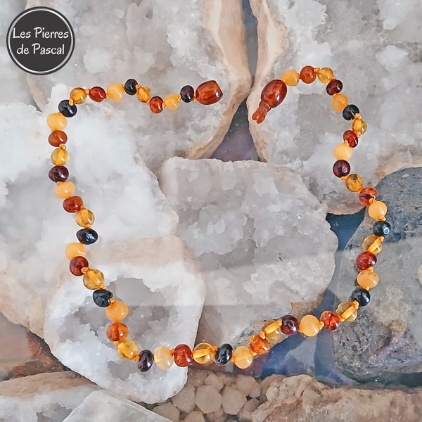 Tout Petit Collier de 33 cm en Ambre Multicolore de la Baltique avec un Fermoir Clip