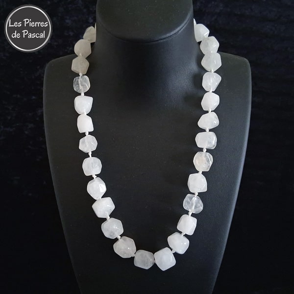 Collier en Cristal de Roche en Forme de Petits Cubes à Pointes du Brésil de Grade A Longueur de 50 cm