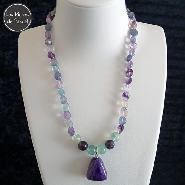 Collier en Fluorine (ou Fluorite) du Brésil Boules de 10 mm et Pierres Tambours de Grade A avec un Pendentif Améthyste du Brésil Grade A de 47 cm