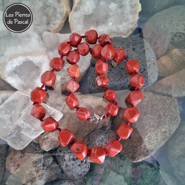 Collier en Jaspe Rouge de Madagascar de Grade A Longueur de 50 cm