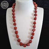 Collier en Jaspe Rouge en Forme de Petits Cubes à Pointes de Madagascar de Grade A Longueur de 50 cm