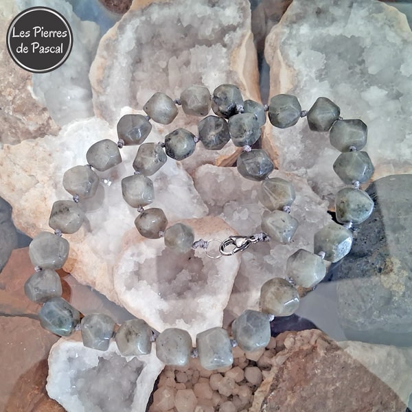 Collier en Labradorite de 50 cm