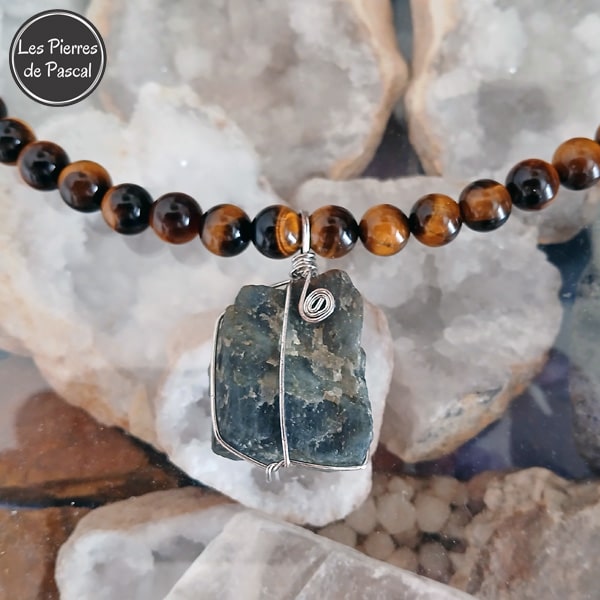 Collier Œil de Tigre de 10 mm avec un Pendentif Labradorite Brute de 47 cm + 4 cm