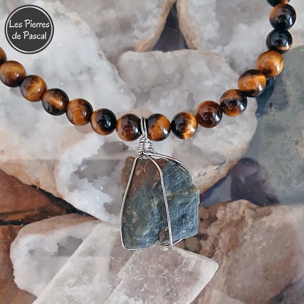 Réalisation d'un Collier Œil de Tigre 10 mm avec un Pendentif Labradorite Brute 