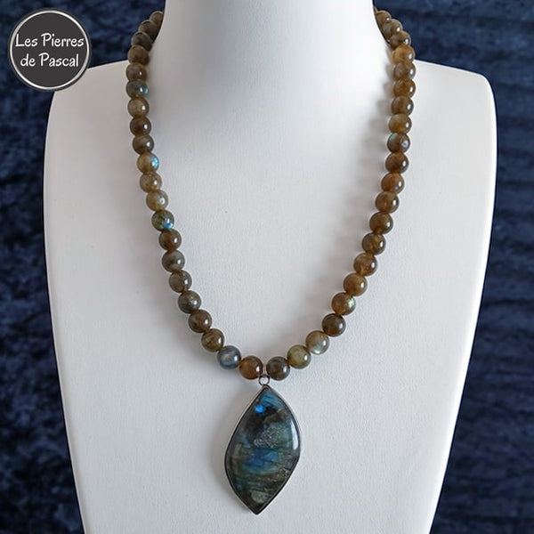 Réalisation d'un Collier en Labradorite Grade A+ Boules de 8 mm et une Labradorite Médaillon Serti en Pendentif de 43 cm + 5