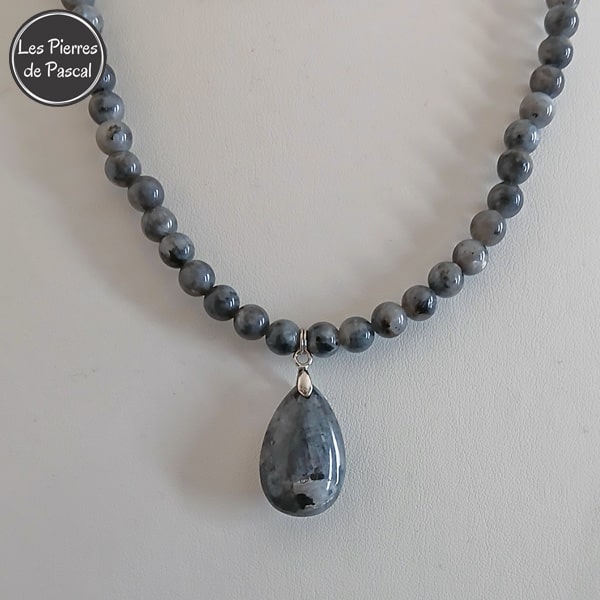 Réalisation d'un Ras de Cou en Labradorite Scandinave Grade A+ Boules de 6 mm avec Pendentif Goutte Labradorite Scandinave de 44 cm + 4 cm
