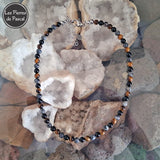 Réalisation Collier "Triple Protection" Œil de Tigre, Labradorite Noire et Tourmaline Noire  6 mm de 44 cm + 4 cm sur des géodes de quartz