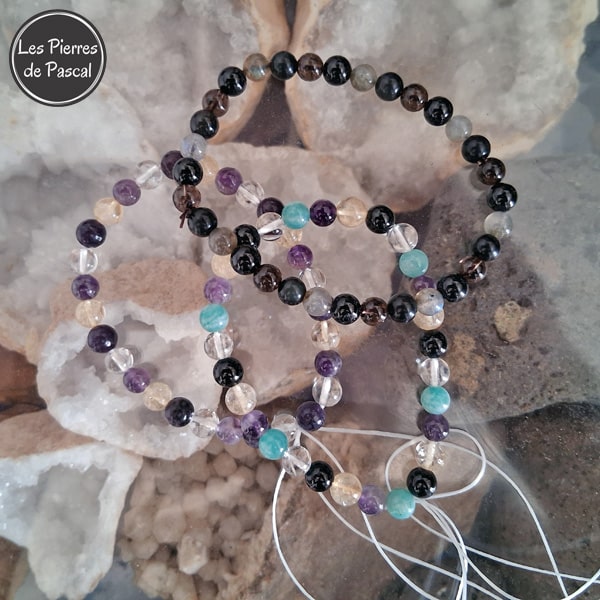 Commande Corinne M. - 2 Bracelets avec 4 et 5 Pierres de 6 mm et 1 Fleur de Vie en Bois