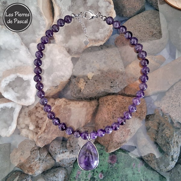 Commande Monique R. - Collier Améthyste Foncée du Brésil Grade A Boules de 10 mm avec 1 Pendant Améthyste Serti de 44 cm