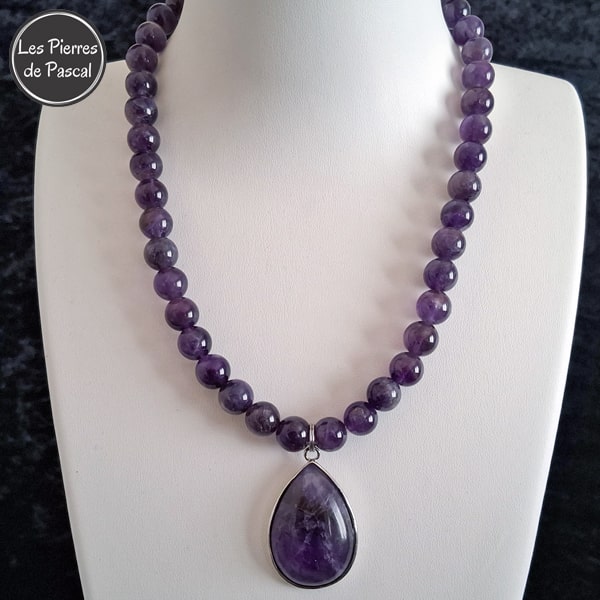 Commande Monique R. - Collier Améthyste Foncée du Brésil Grade A Boules de 10 mm avec 1 Pendant Améthyste Serti de 44 cm