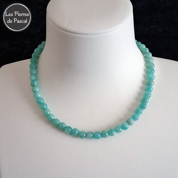 Commande Spéciale Nadine F. - Collier Amazonite Bleue 6 mm de 35 cm sur un buste blanc