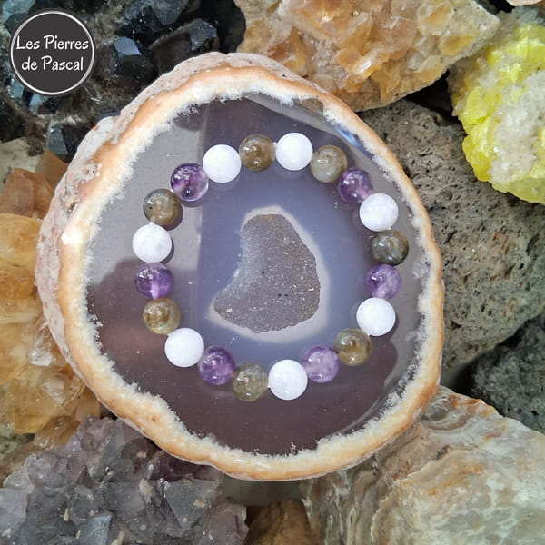 Bracelet avec 3 Pierres Améthyste, Labradorite et Pierre de Lune Boules de 8 mm Taille 15 cm sur une tranche d'agate