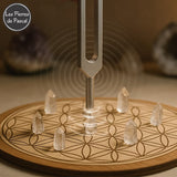 Diapason qui active une grille cristallière