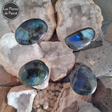 Galets en Labradorite de Madagascar Grade 2A 4 cm environ n°7, 8, 9 et 10