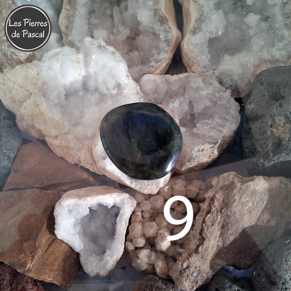 Galets en Labradorite de Madagascar Grade 2A 4 cm environ n°9