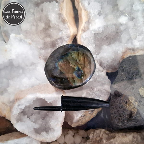 Galet labradorite avec bouchon de stylo